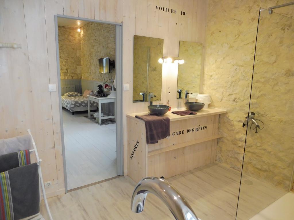 Bed and Breakfast La Gare Gondrin Экстерьер фото